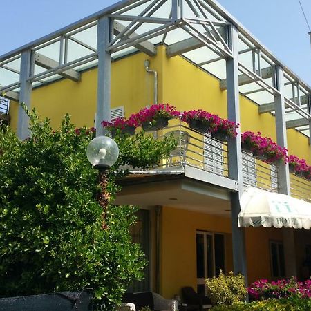 Hotel Illi Marina di Massa Eksteriør bilde
