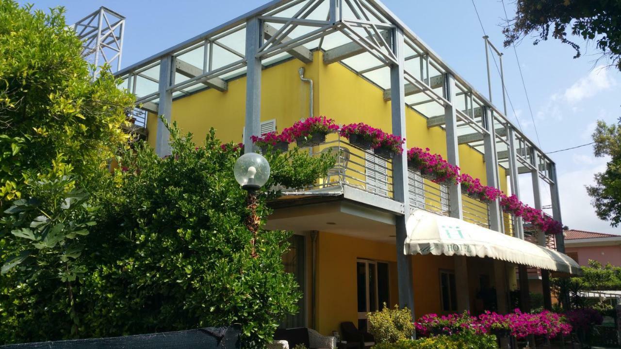 Hotel Illi Marina di Massa Eksteriør bilde